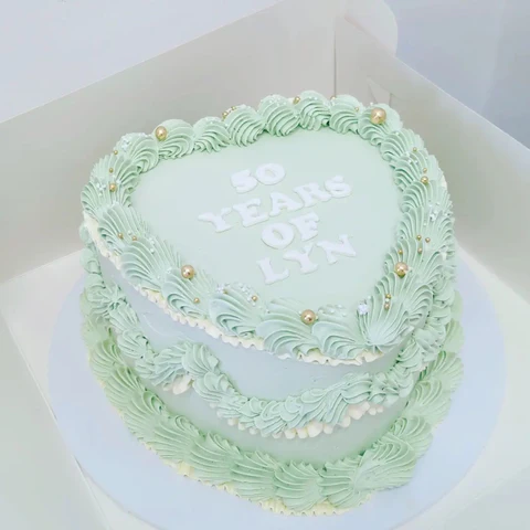 Create Your Own Vintage Cake - Image 9