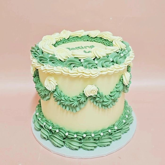 Create Your Own Vintage Cake - Image 3