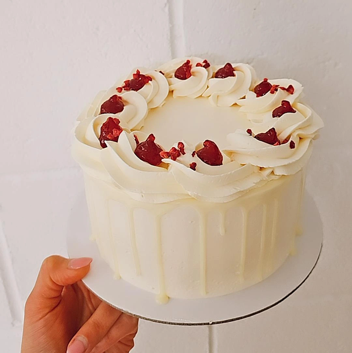 Vanilla Raspberry Cake - Image 2