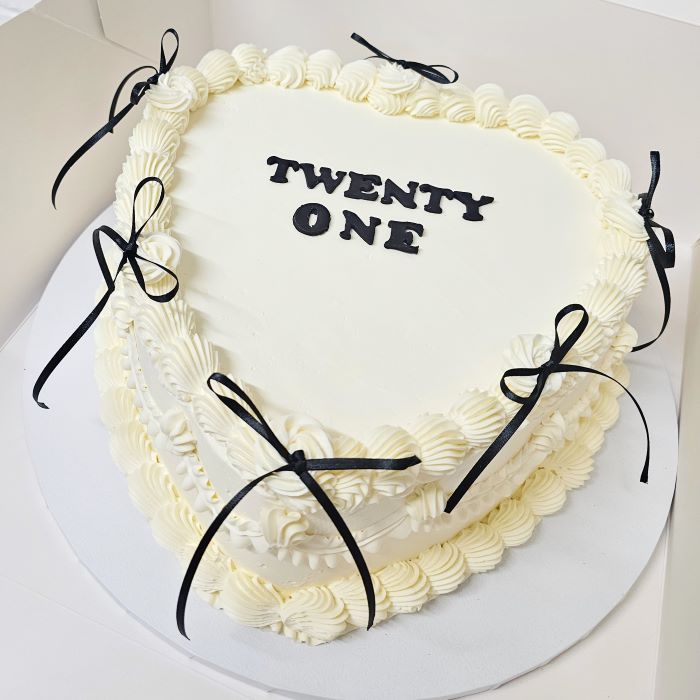 Create Your Own Vintage Cake - Image 6